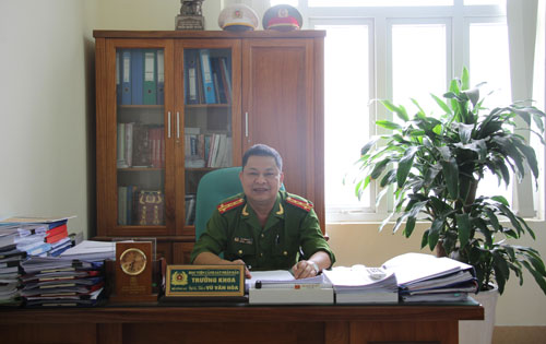 Đại tá, TS Vũ Văn Hòa - Trưởng Khoa Cảnh sát thi hành án hình sự và Hỗ trợ tư pháp luôn nỗ lực hết mình trong công tác nghiên cứu, giảng dạy với mong muốn thúc đẩy Khoa phát triển mạnh mẽ hơn nữa trong thời gian tới.
